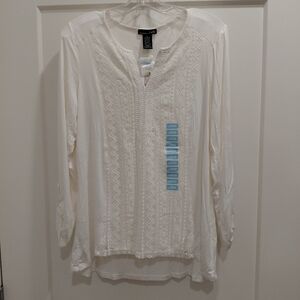 rxb "Marshmallow"  Embroidered Blouse with buttons on the sleeves. NWT